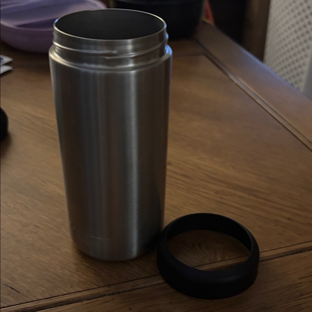 YETI Silver Tumbler with skinny can cooler. Keeps drinks cold for hours - Picture 2 of 4